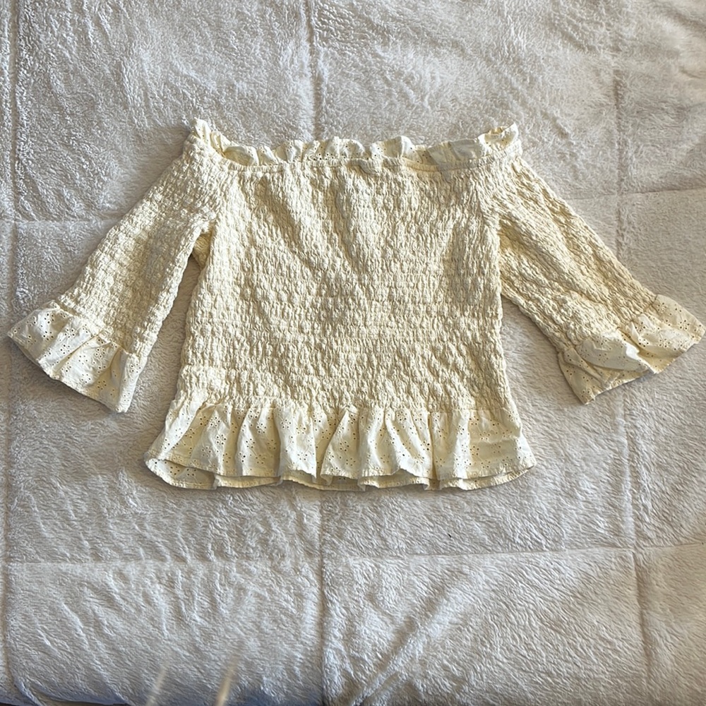 American Eagle off-shoulder 3/4 sleeve floral scrunch shirt.